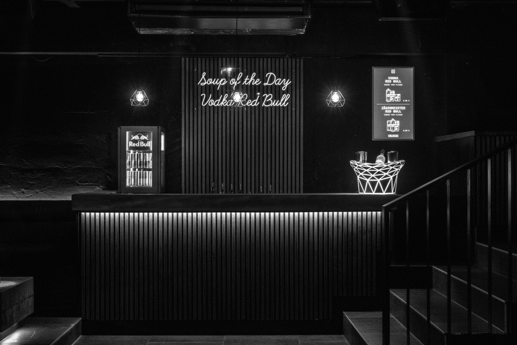 2024_HELLO_01_BW