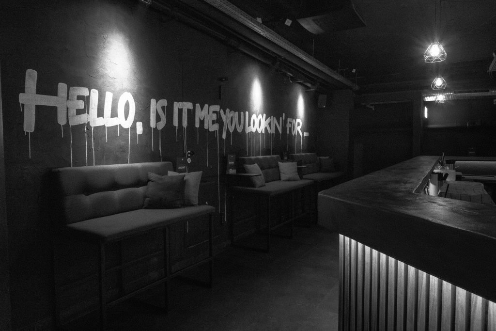 2024_HELLO_04_BW