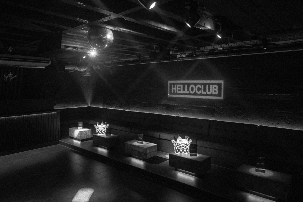 2024_HELLO_05_BW